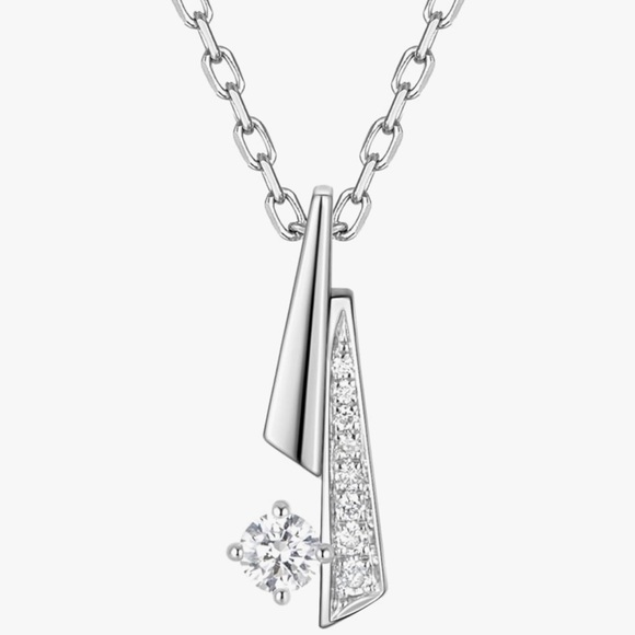 Jewelry - Elegant Diamond and 925 Silver Pendant Necklace